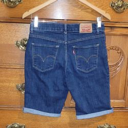 Levi's (Women's Size 27) Cuffed Bermuda Stretch Denim Jean Shorts Excellent Condition Price Is Firm Cash Only 