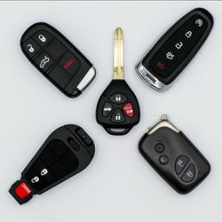 Car keys and remotes - llaves - controles 