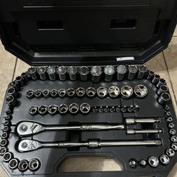 Husky 1/4 And 3/8 Ratchet And Sockets