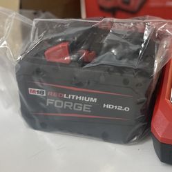 Milwaukee $160 Batería 12  Con Cargador $200