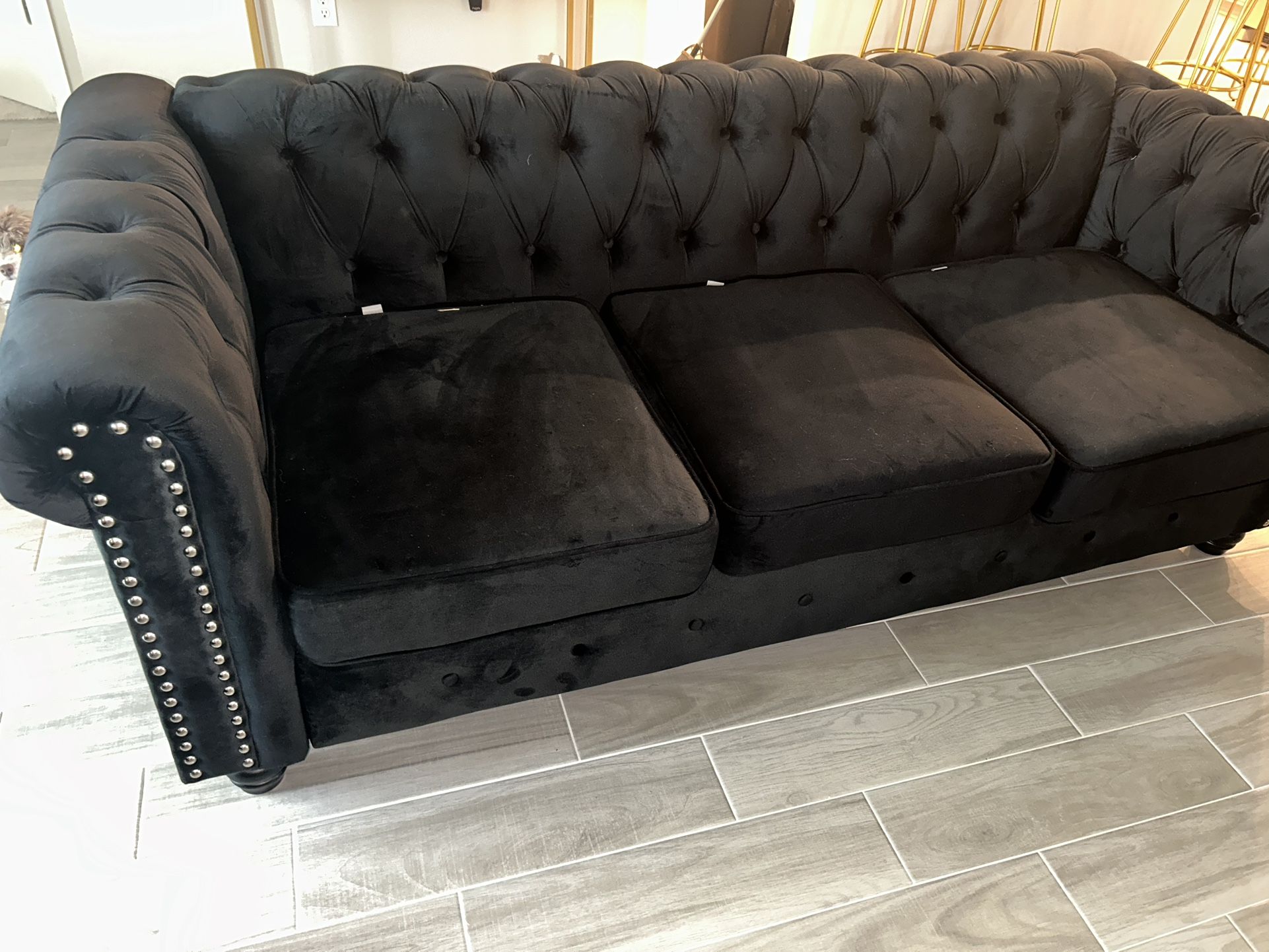 Tuffed Sofa Set
