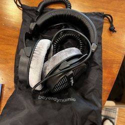 beyerdynamic DT 990 Pro Headphones 
