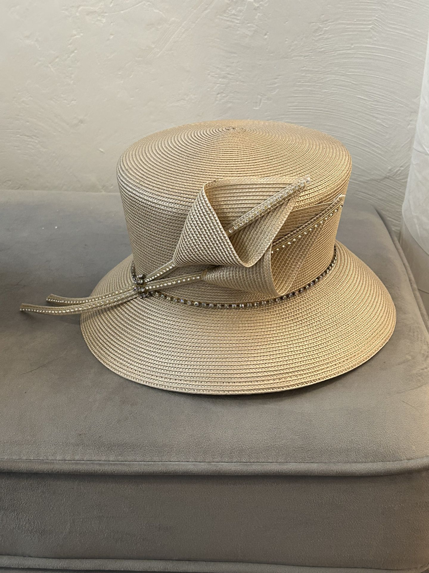 New beautiful hat for Sale in San Diego, CA - OfferUp