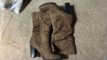 Brown boots size 7