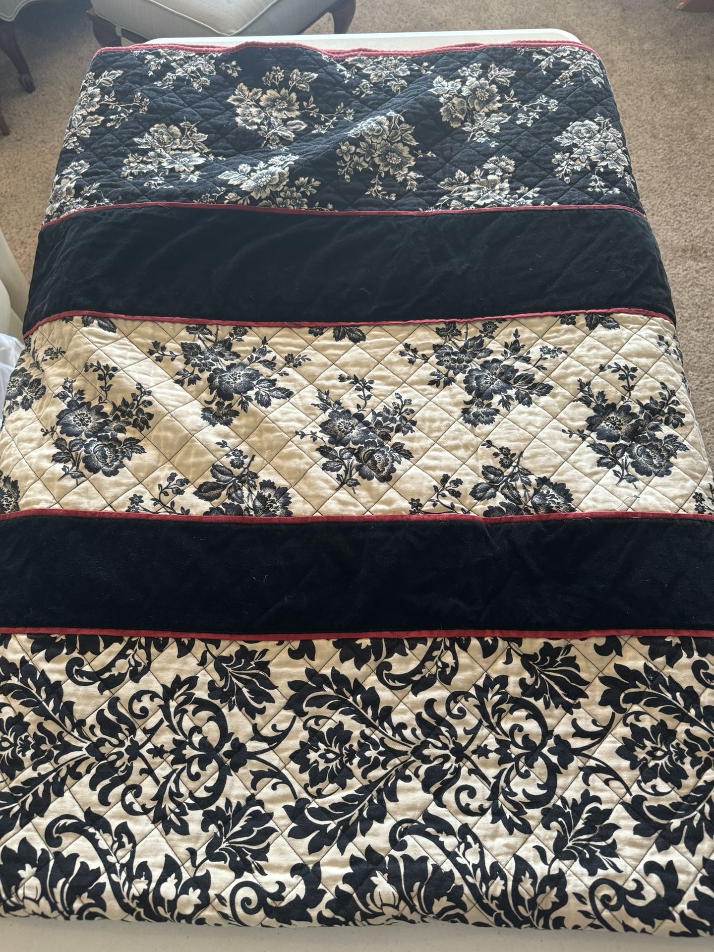 Queen Bed Comforter And 2 Shams