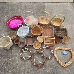 20 Baskets And Wreaths 