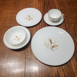 Royal Doulton Golden Maize 52 Pc China Set With Serving Pieces