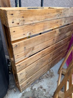 Free wood pallets