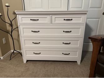 Almost HALF OFF Pottery Barn Hampton 5-Drawer Dresser (42w x 21d") Simply White