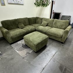 4-Pcs Sectional LAF Loveseat + RAF Loveseat + Corner Wedge + Cocktail Ottoman-Sage.   Bonito Seccional De 4 Piezas Nuevo En Caja Color Verde 