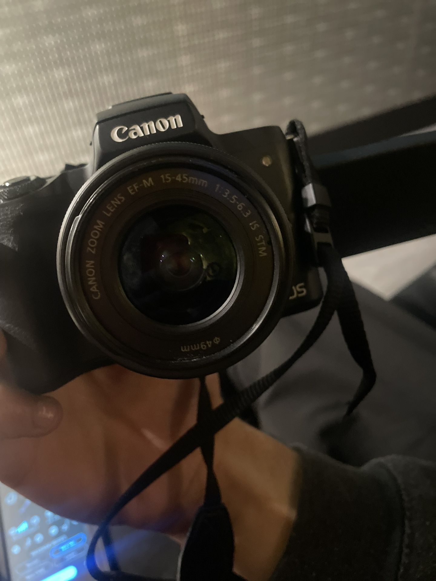 Canon M50