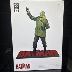 1:6 scale resin statue of The Riddler from the 2022 movie The Batman, produced by DC Direct and McFarlane Toys