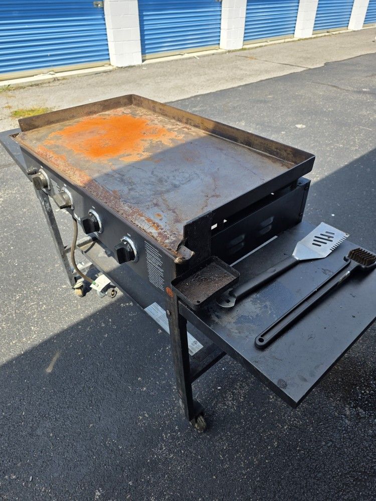 Blackstone Griddle Grill w/Cover