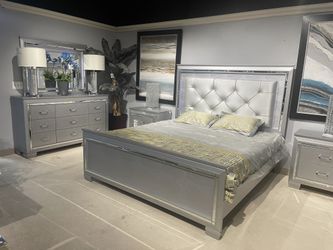 Veronica Bedroom Collection - Queen Bed