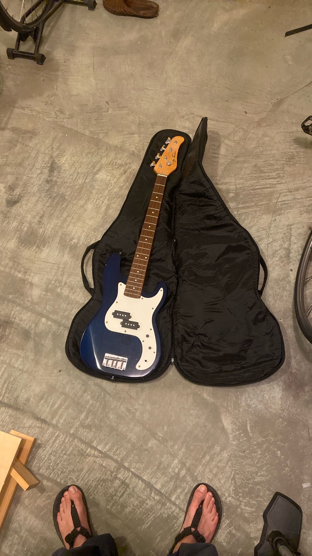 Electric bass - Jay Turser Short Scale