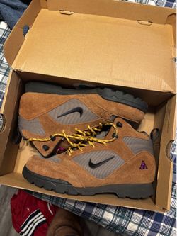 Nike acg tore boot