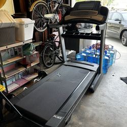 NordicTrack Commercial 2450 TreadMill