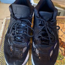 Black Jordan’s Size 9