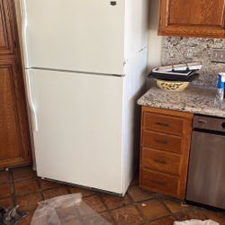 Refrigerator 