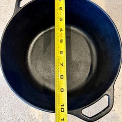 Lodge 5-Quart Cast Iron Dutch Oven
