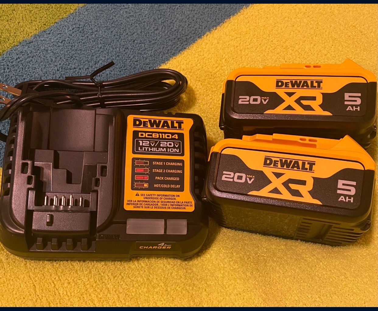 DEWALT 20-V 2-Pack Lithium-ion Battery and Charger(5 Ah)