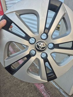 Toyota hub caps (2)
