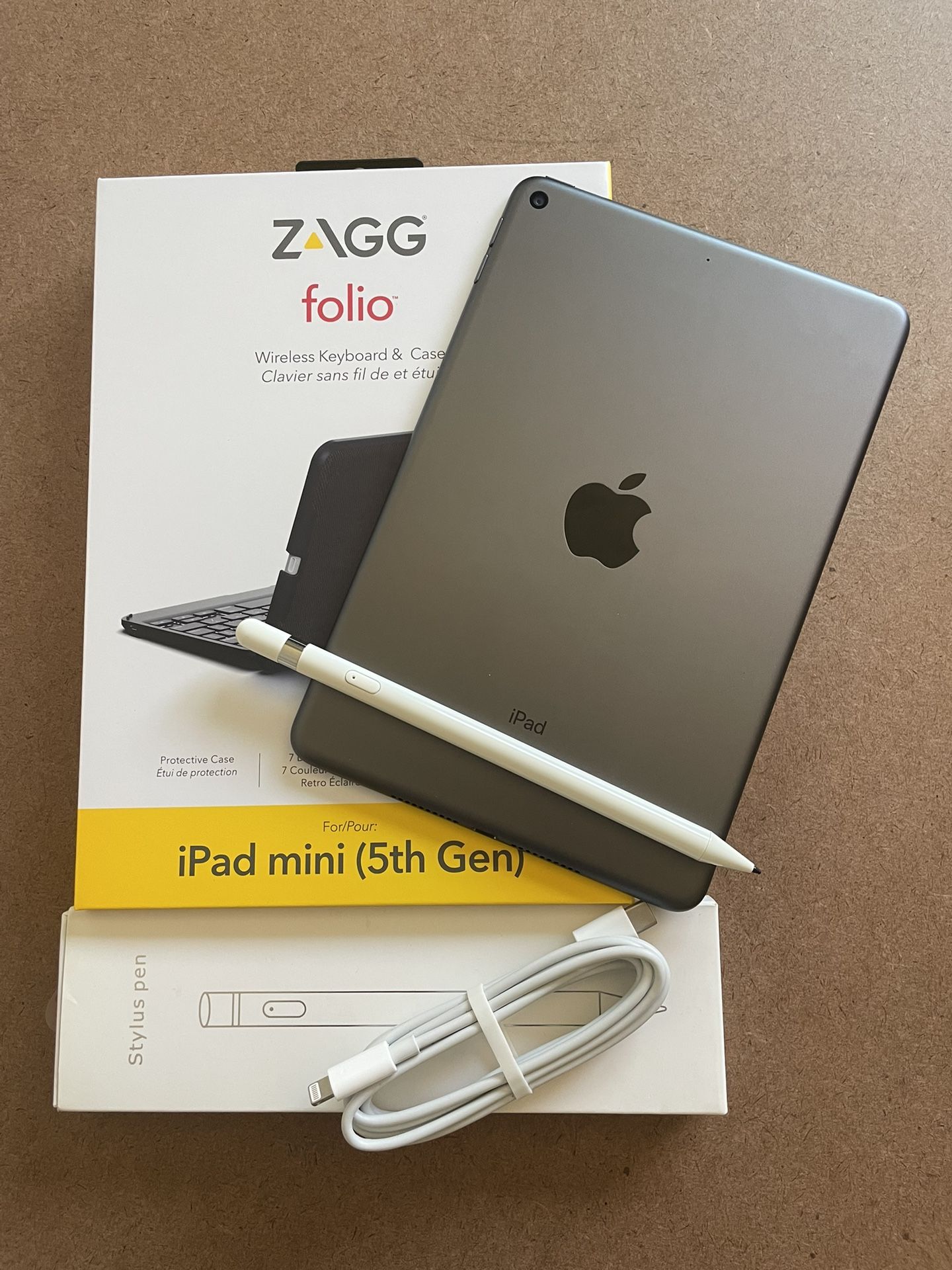 Apple iPad mini 5th Generation 64GB With zagg Keyboard and Pencil