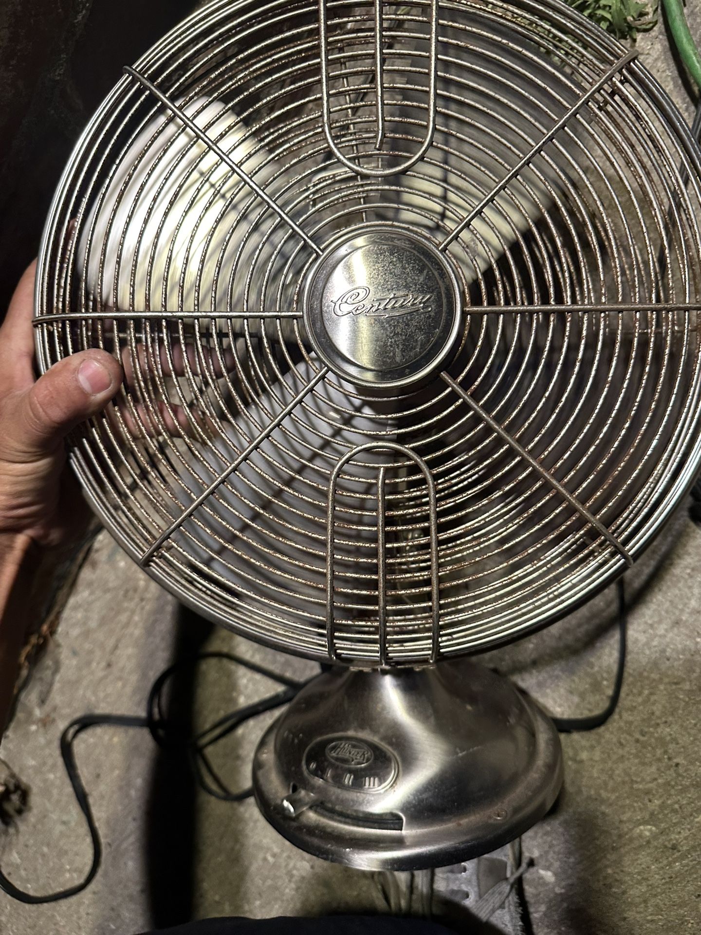 VTG Hunter Century Model 90018 Oscillating Chrome Desk Fan 3 Speed WORKS GREAT