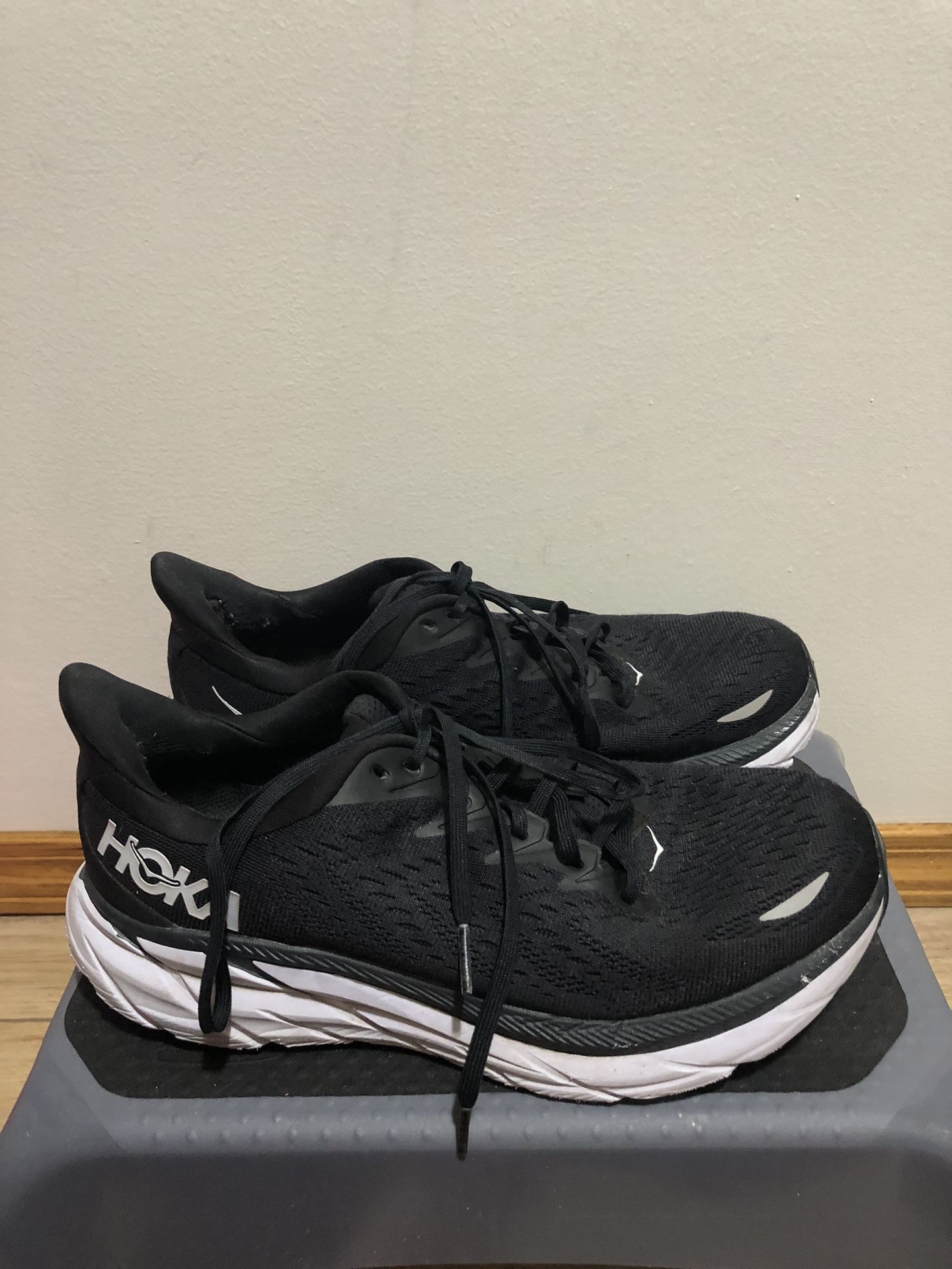 Hoka One One Clifton 8 Women’s Black & White Athletic Running Sneakers Sz 9.5D
