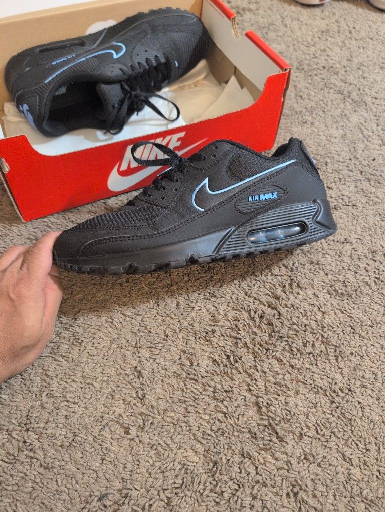 Nike Air Max 90 – Size 9.5