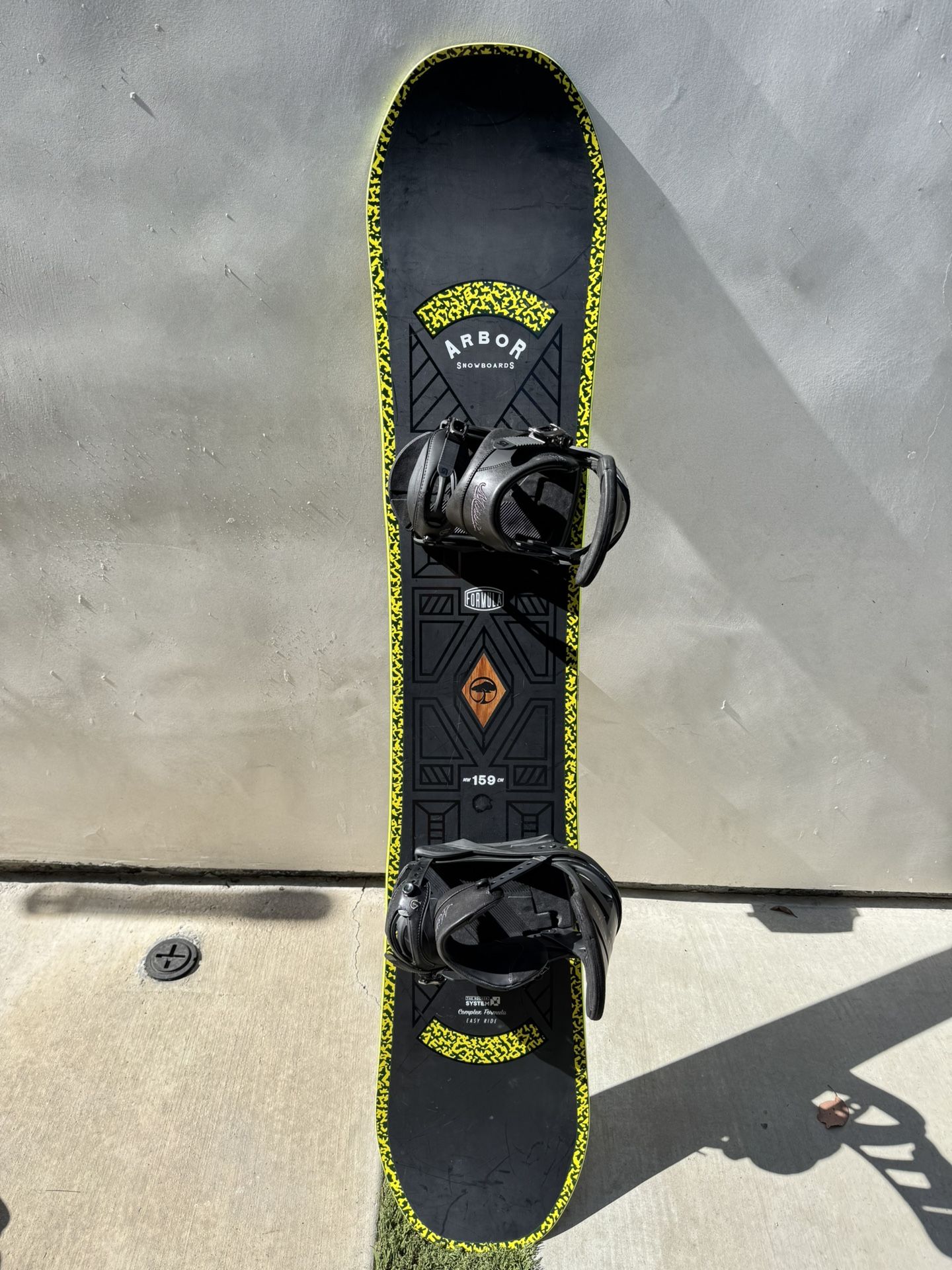 Arbor Snowboard With Burton Bindings