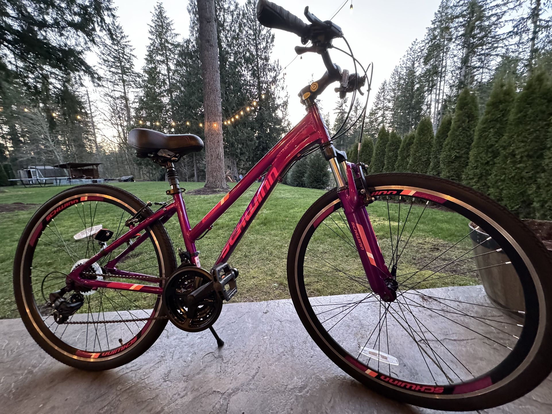 NEW Schwinn women's trailway 700c/28” hybrid bike