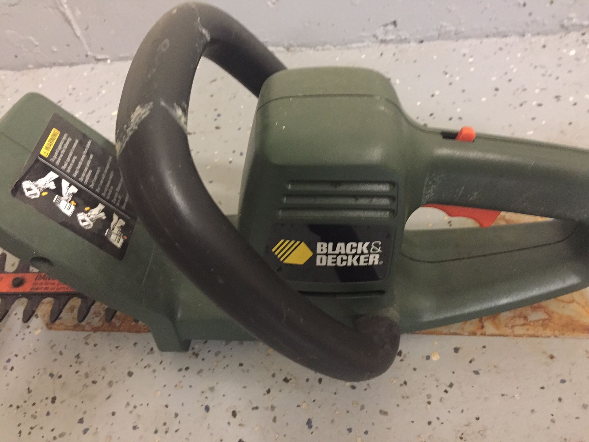 Electric leaf blower and electric saw !