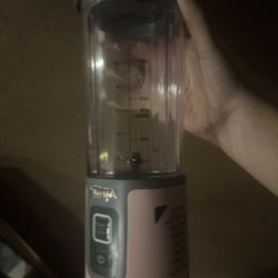 Smoothie blender in a cup