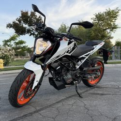 2022 KTM DUKE 200
