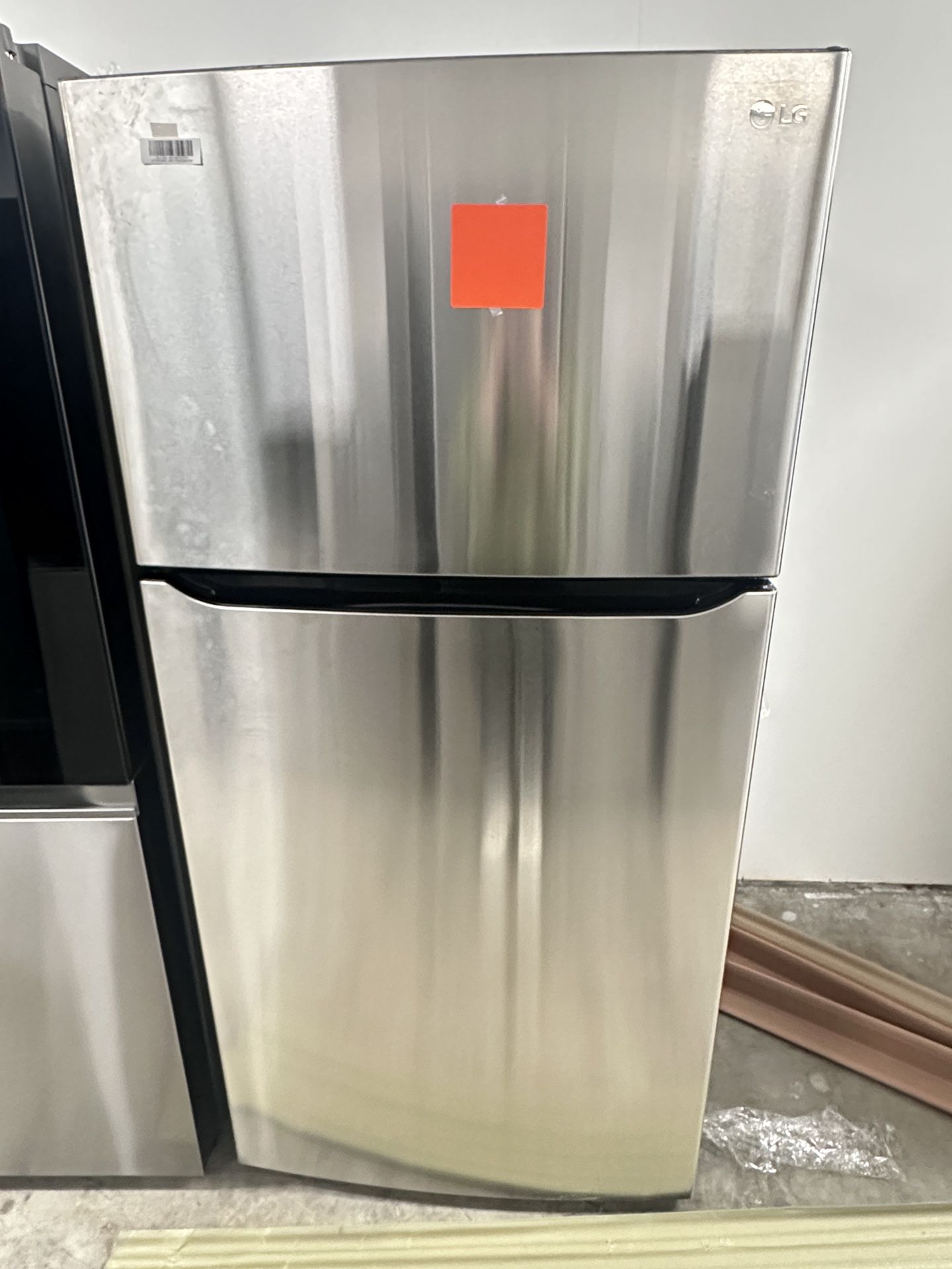 LG 33” Wide Top Freezer Refrige 