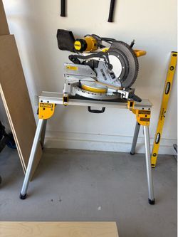 Saw Dewalt 12” which stand double bevel