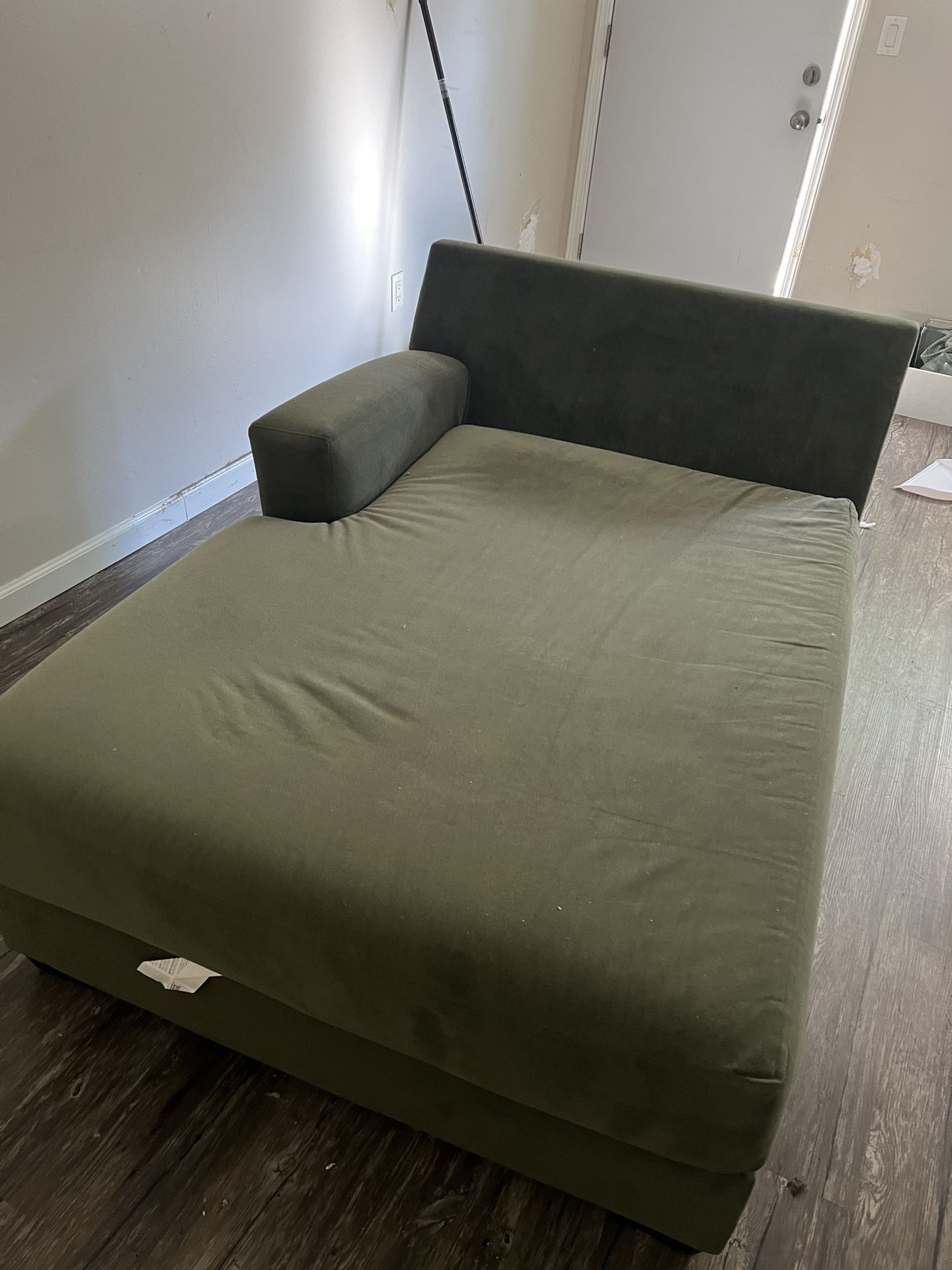 Free Right Chaise Couch