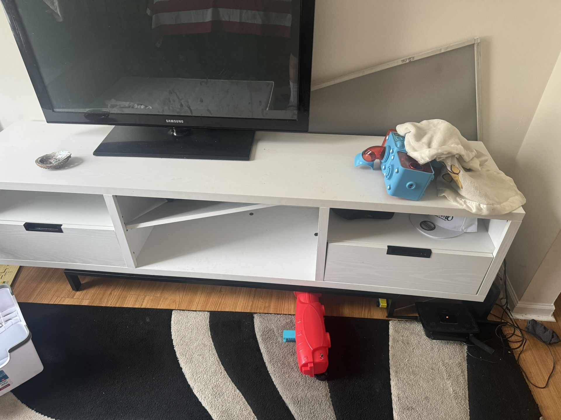 TV Stand 