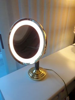 🌿🌸Lighted Magnifying Mirror 🎀 🌿