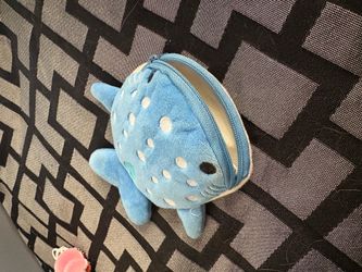 Whale coin pouch