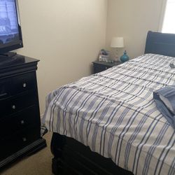 King Bed With Dresser And 2 Night Stands