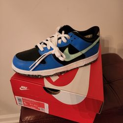 New Nike DUNKS LOW SIZES 4Y,5Y