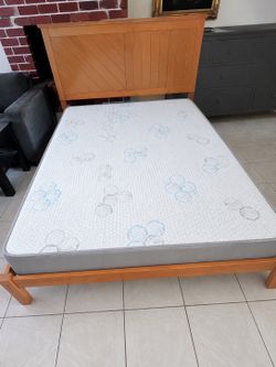 Queen Bed frame !Good conditions!