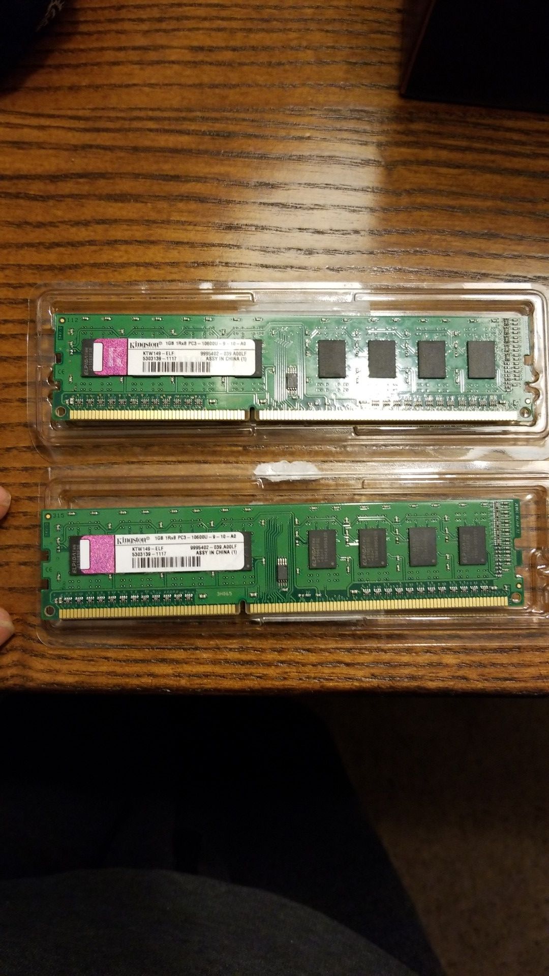 2-1gb Kingston memory