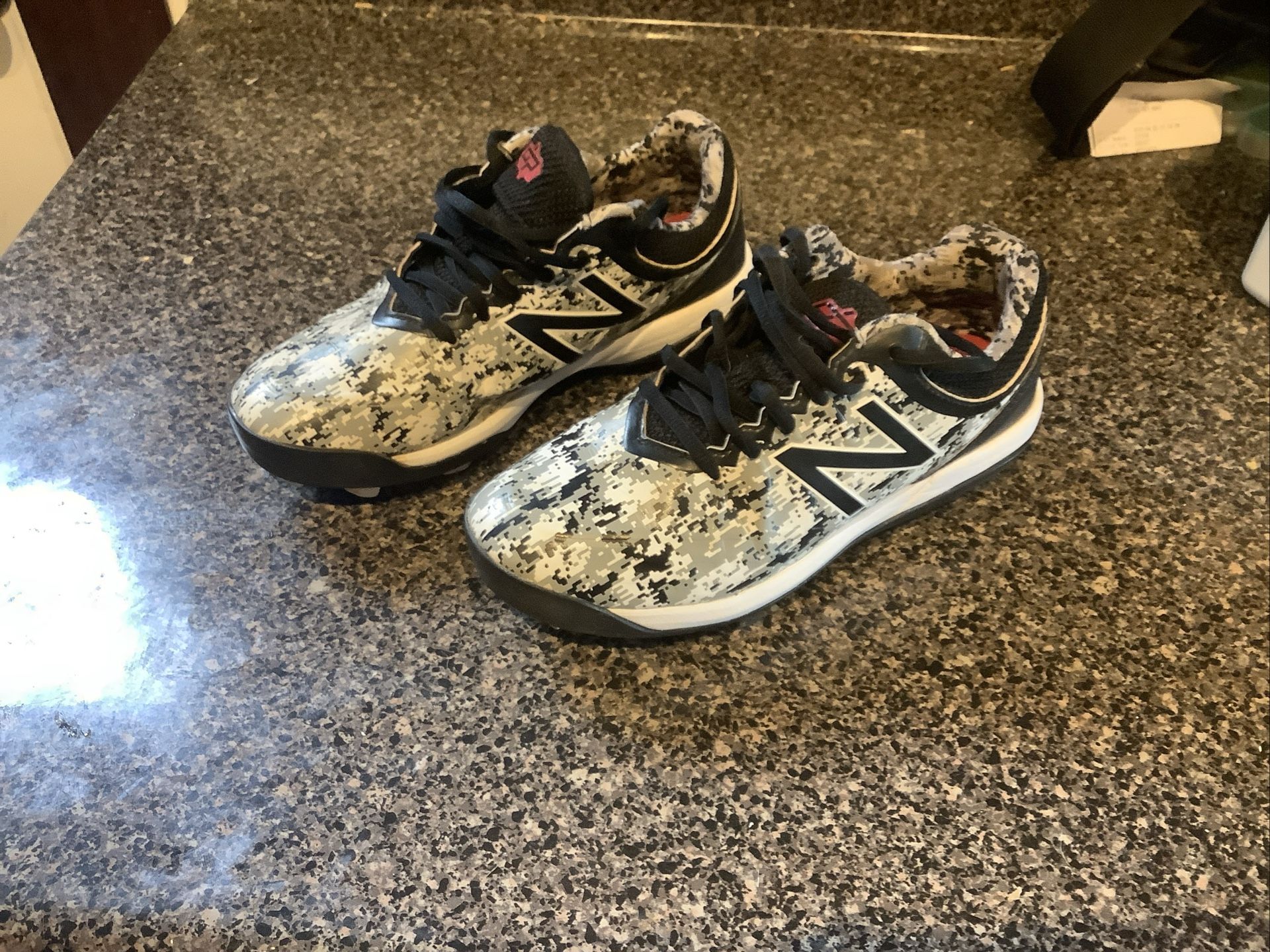 New Balance Baseball Cleats ( Size 3 - 3.5 )