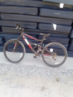 H Y P E R  18  speed SHOCKER (20) hpr SUSPENSION Mans Bike only $10