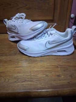 $40 Nike Air Max Low-Top Sneakers White Silver