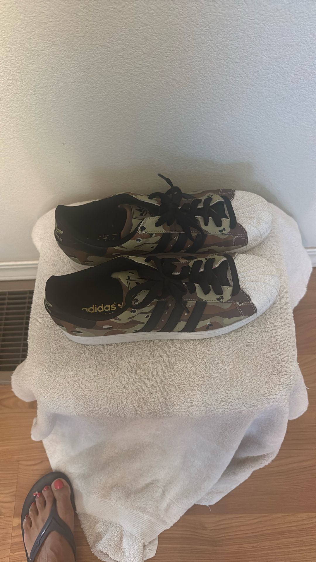 Adidas superstar original Men’s Size 11