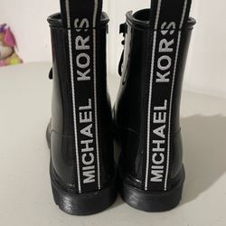 Michael Kors Women Size 8